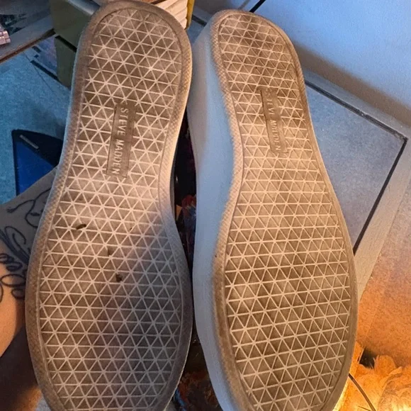 Steve Madden Brody Embroidered Women's Sneakers - Picture 5 of 8